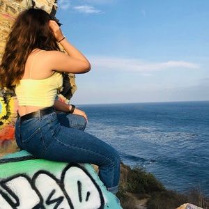 Meet your Posher, Lesly